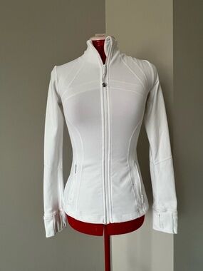 lululemon athletica White Fitted Zip-Up Bomber Jacket size 2-4